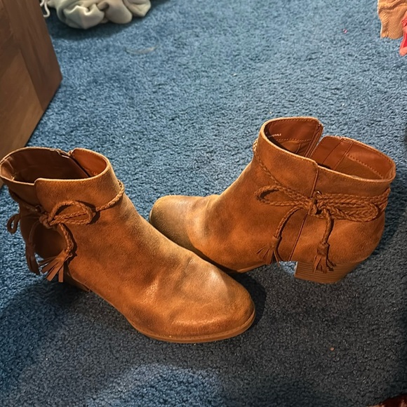 boots with small heel - Picture 1 of 1